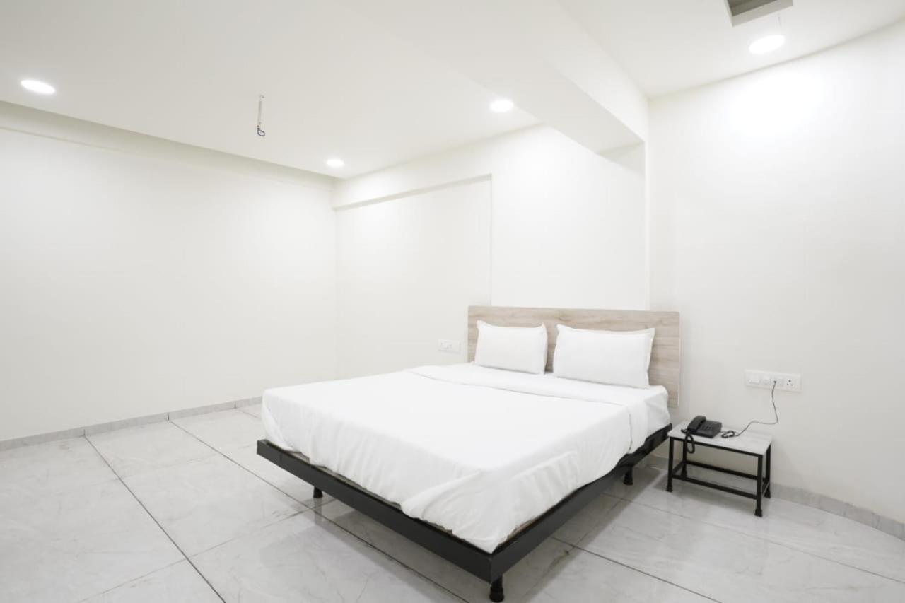 Hotel Bhakti Inn ナーシク エクステリア 写真